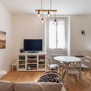 Appartamento Cosy 1-bed Near Centrale, Milano