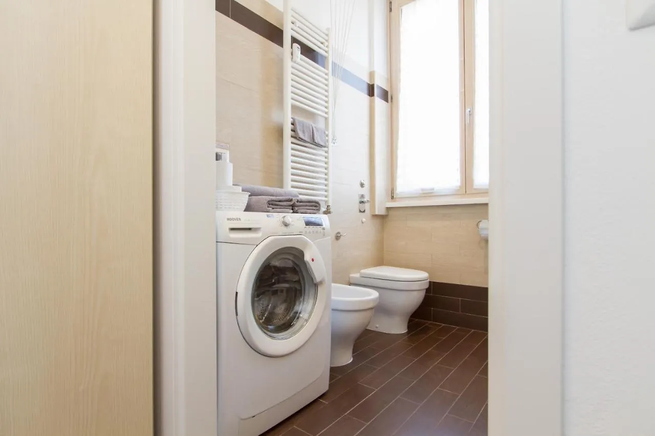 Panoramic Plaza Apartment -Loreto 1 Milano 0*,  Italia